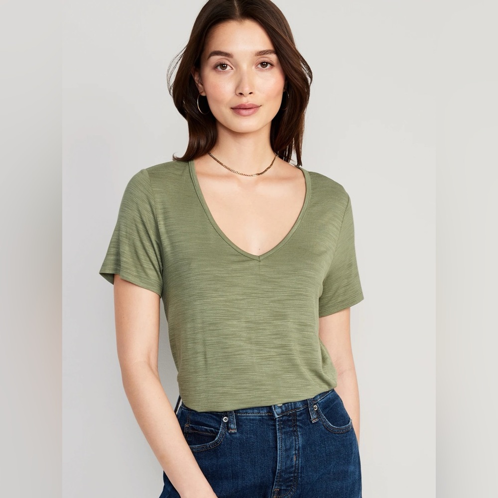 Old Navy green Luxe V-neck Slub-knit T-Shirt, size M